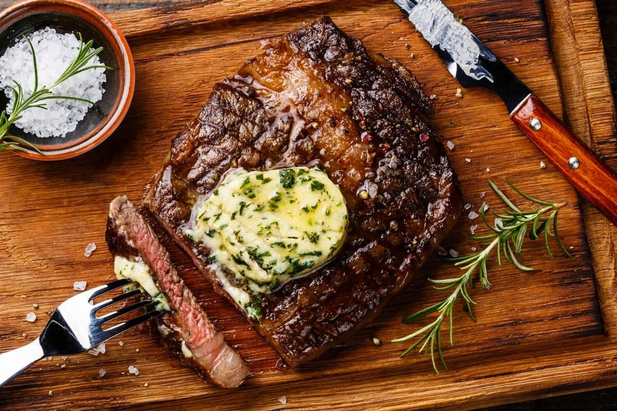 Đĩa Ribeye Steak nướng thái lát mọng nước phong cách European Food Quận 7