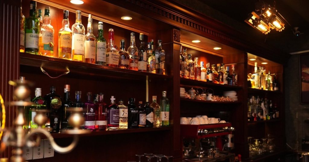 Cocktail Bars in District 7 for an Evening Out